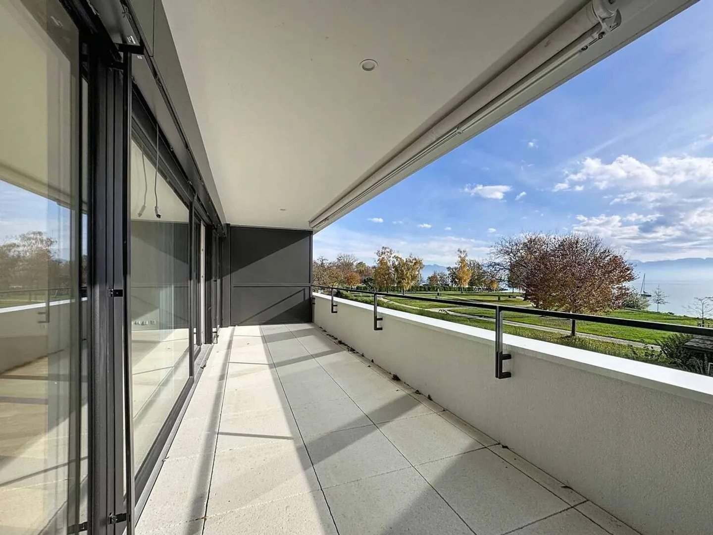 Luxueux 4.5 pièces traversant avec 2 balcons et vue panoramique sur le lac - Photo 7 sur 13