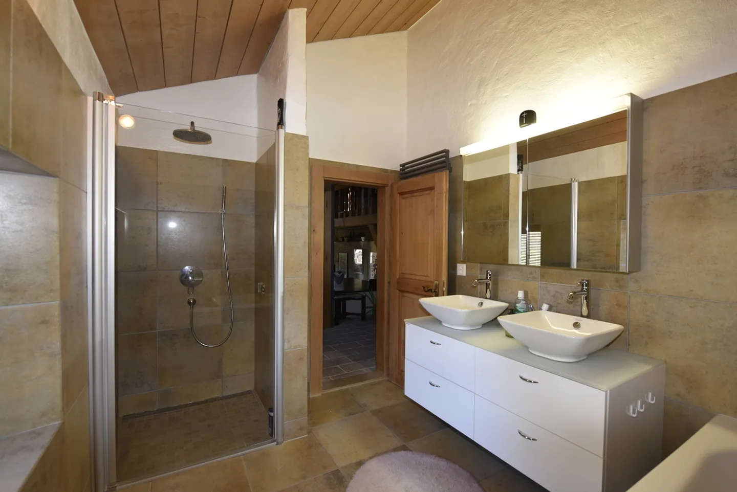 Charming Apartment in Historic Building - Photo 8 of 22