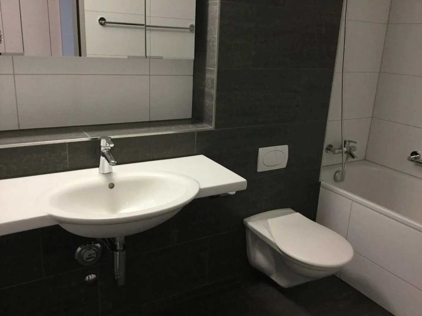 Modern 3.5-room penthouse apartment with terrace in Kemptthal - Photo 3 of 8