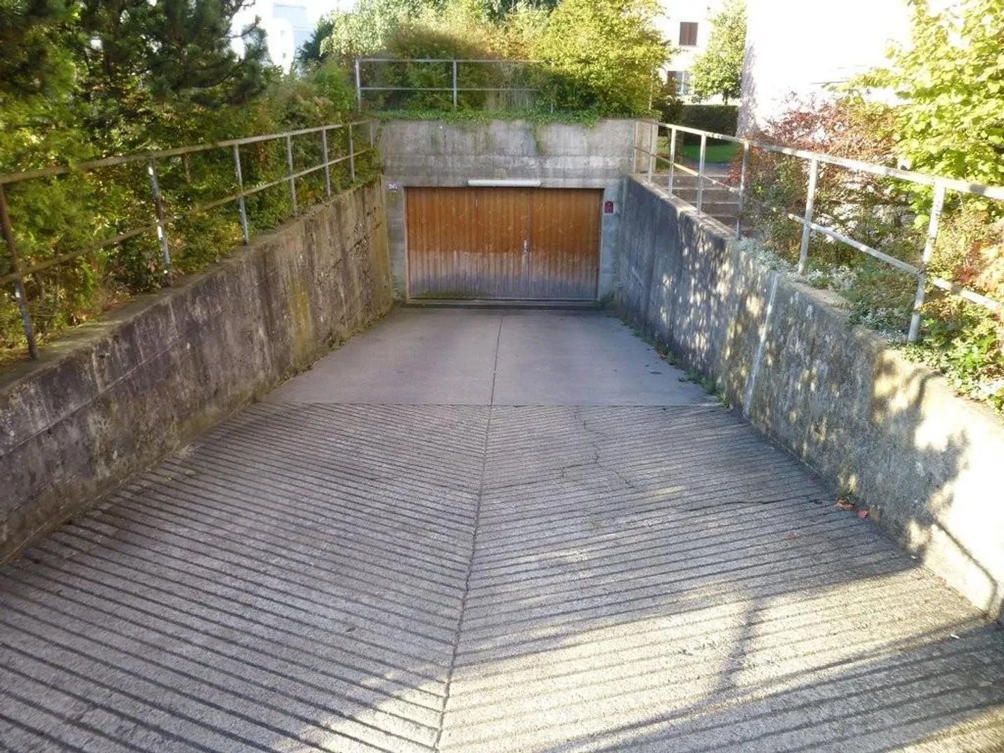 Parkplatz in Oftringen - Foto 1 von 2
