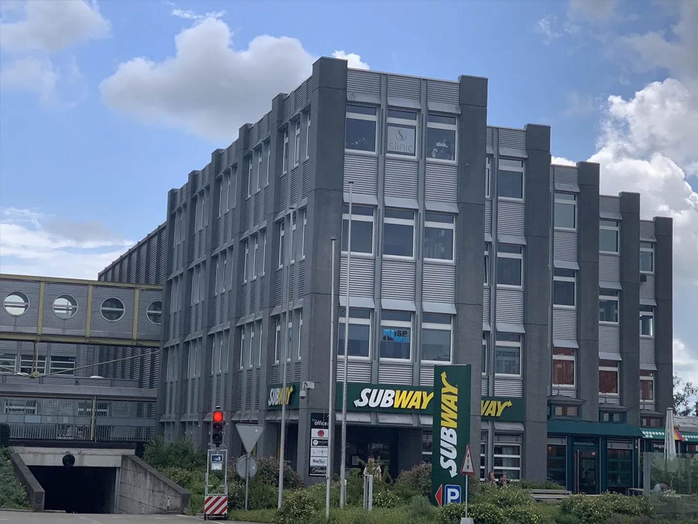 Il tuo nuovo ufficio in una posizione strategicamente buona, con una grande infrastruttura - Foto 2 di 8