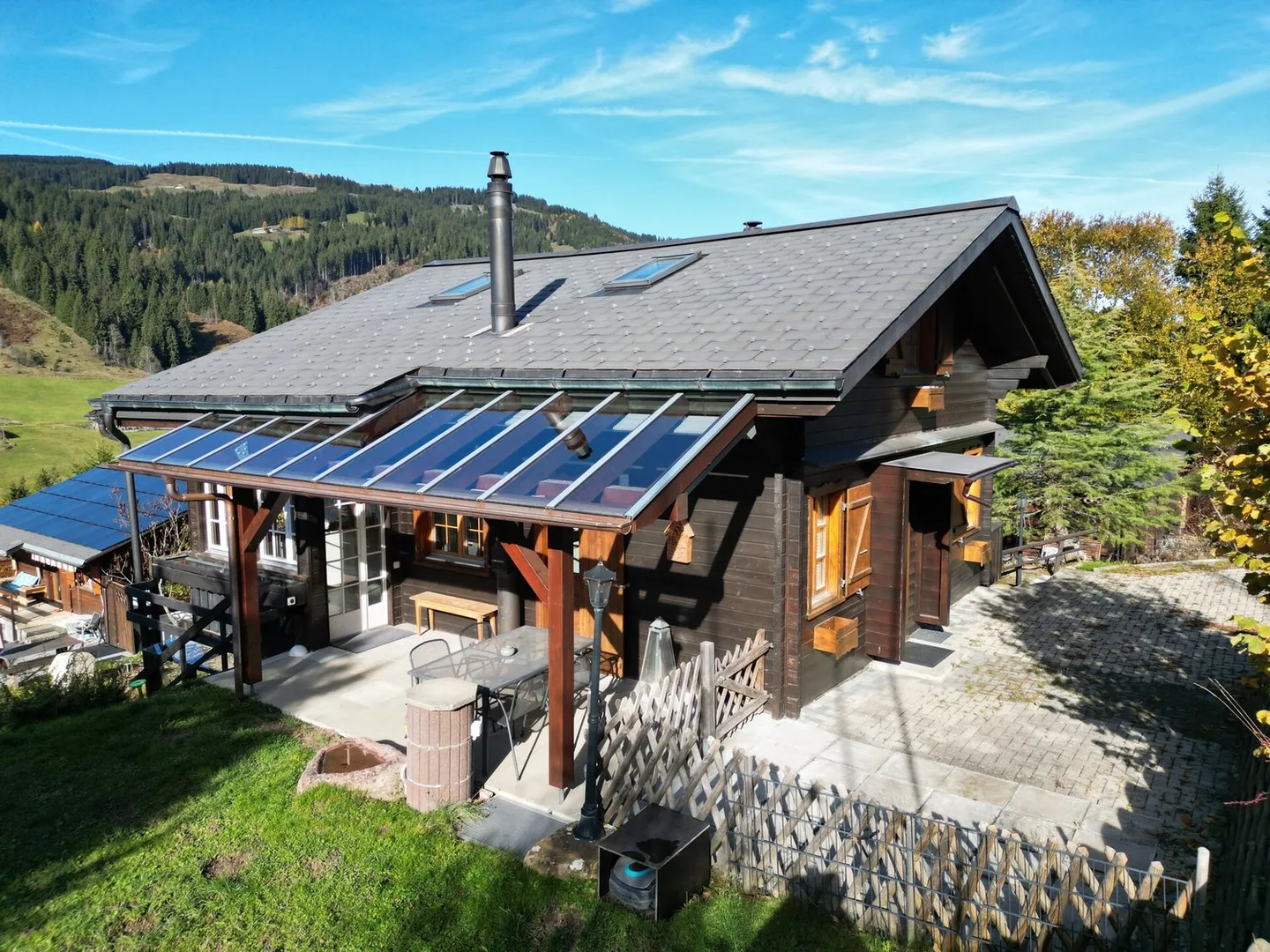 Chalet house with a guest apartment and wellness oasis - Photo 4 of 13