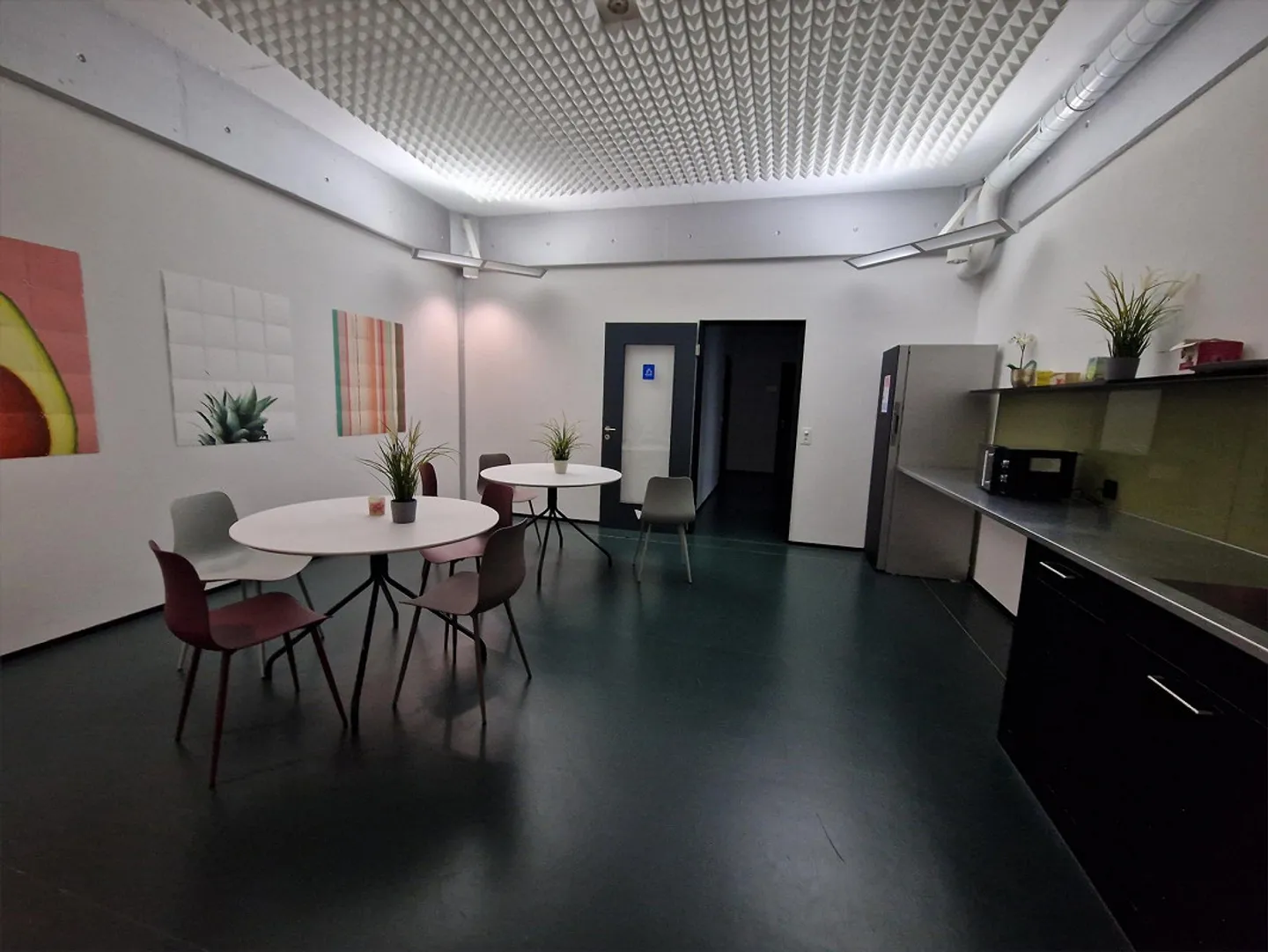 Il tuo nuovo ufficio in una posizione strategicamente buona, con una grande infrastruttura - Foto 5 di 8