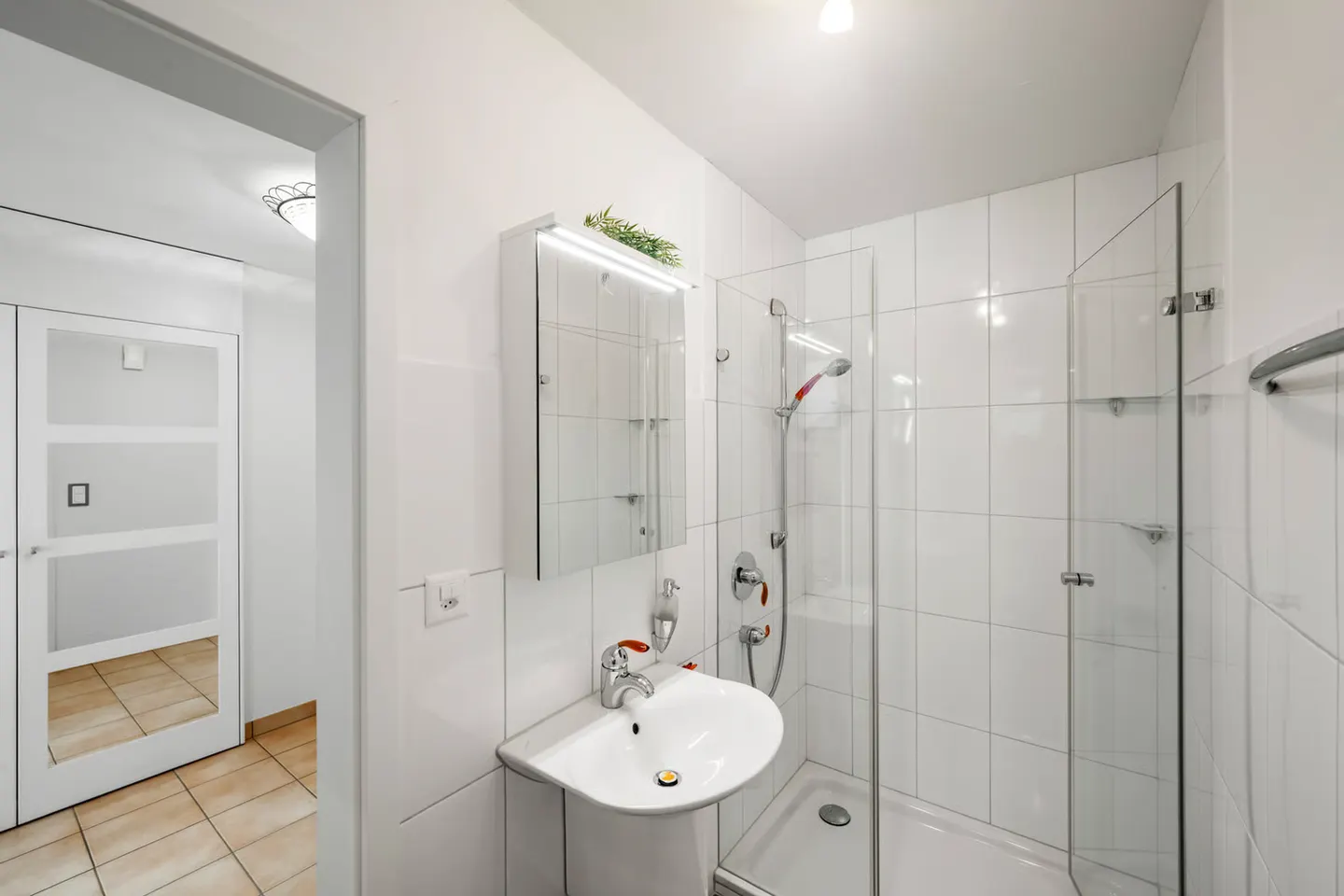 Quietly located, high up: Single-family house with panoramic view - Photo 10 of 13