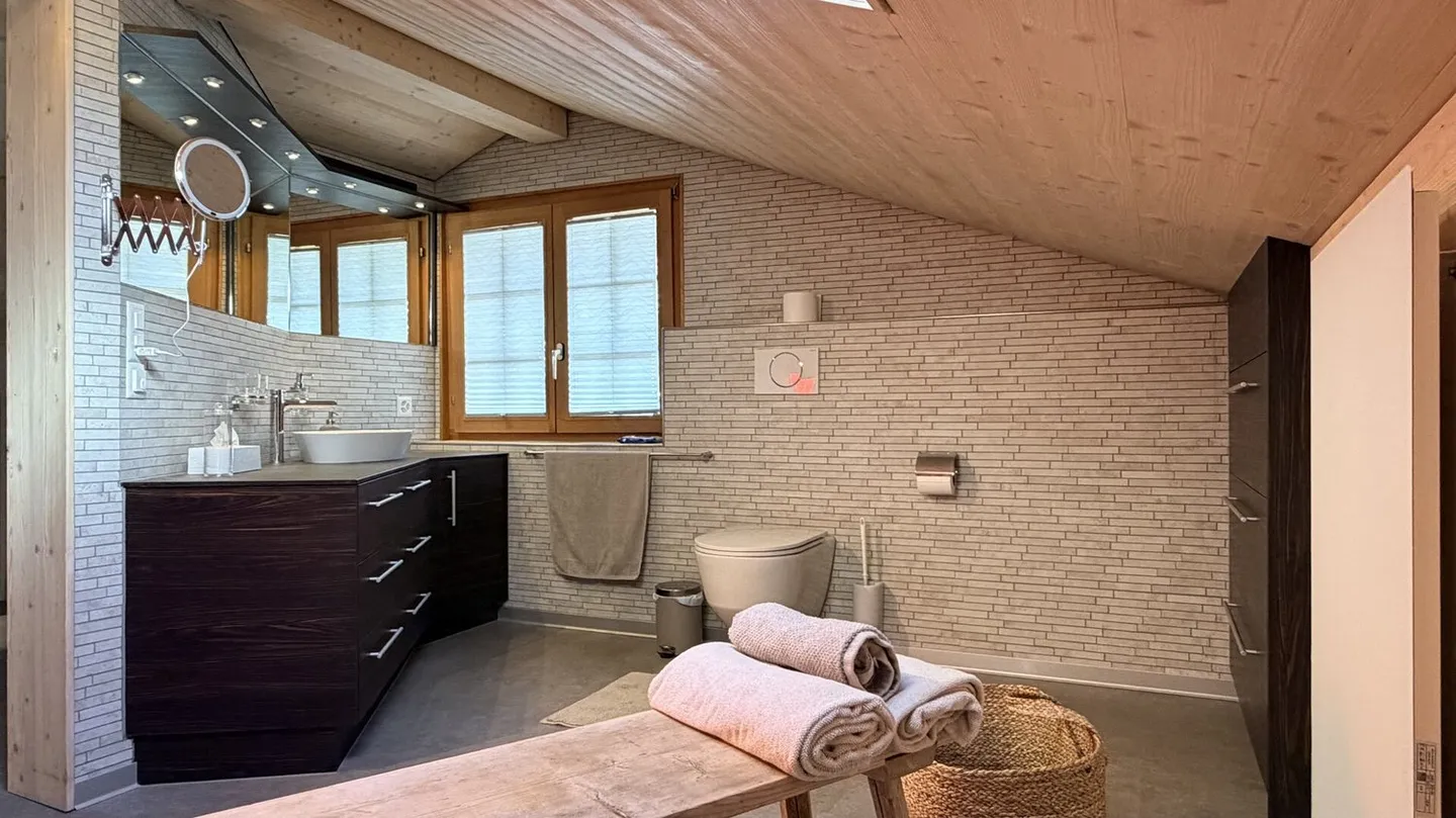 Chalet house with a guest apartment and wellness oasis - Photo 10 of 13