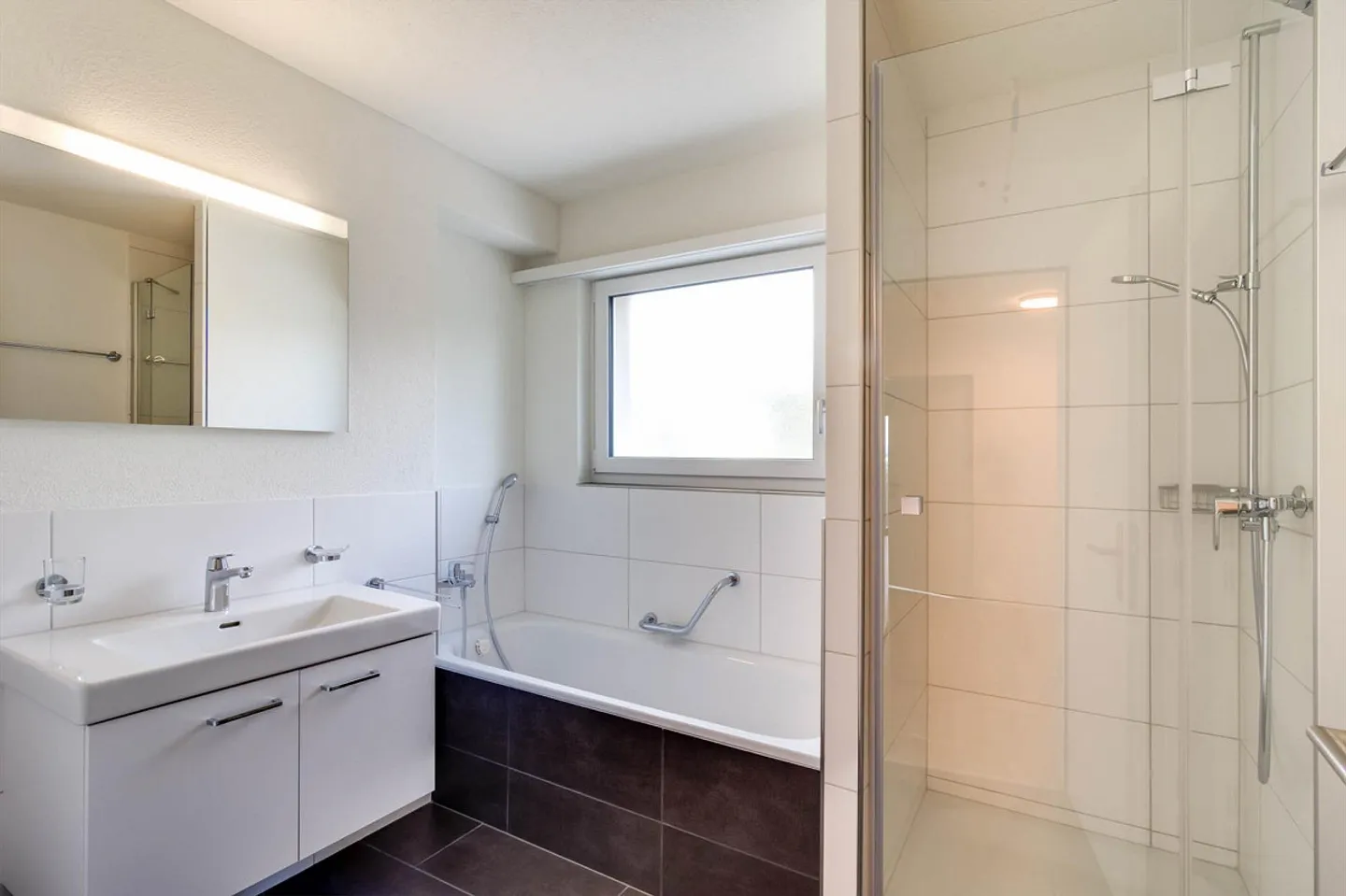 3½ Room Apartment with Great View - Photo 2 of 8
