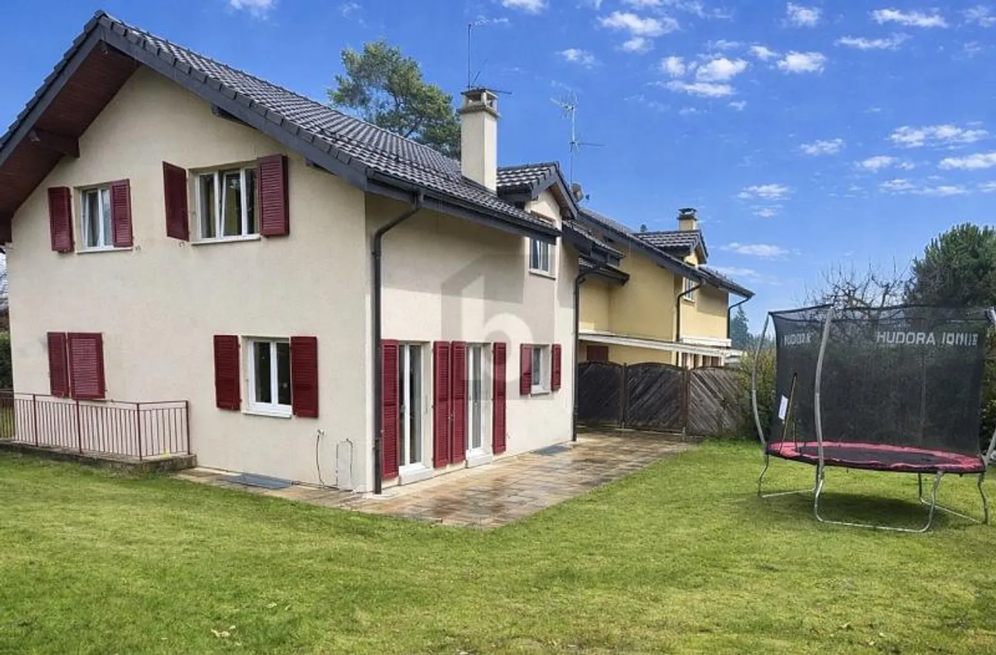 GERÄUMIG, HELL UND FAMILIENFREUNDLICH - Foto 1 von 6