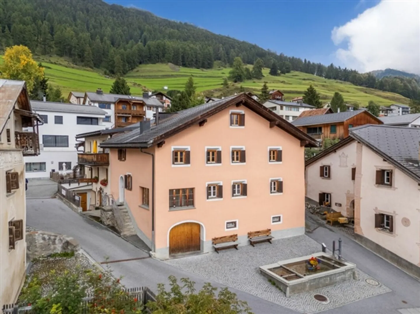 Living like in the fairy tale of Schellen-Ursli. 4.5-room apartment in Ftan-Pitschen - Photo 1 of 20