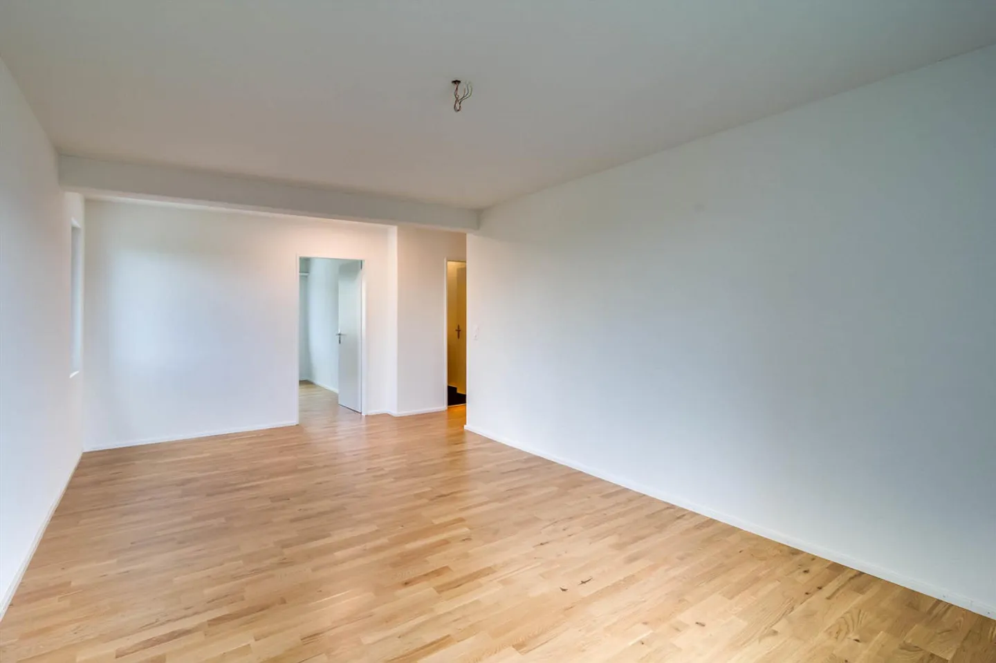 3½ Room Apartment with Great View - Photo 5 of 8
