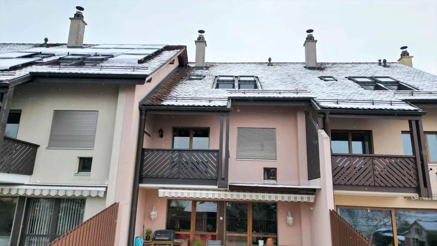 Angrenzende Villa mit Potenzial in einem Wohn- und Familienumfeld - Foto 11 von 11