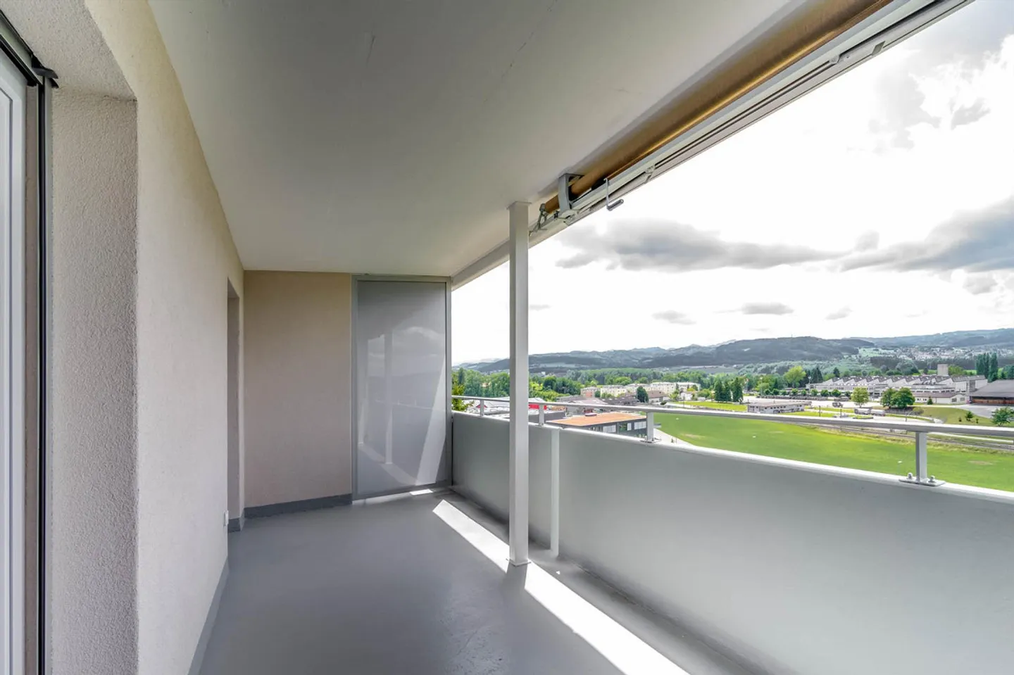 3½ Room Apartment with Great View - Photo 7 of 8