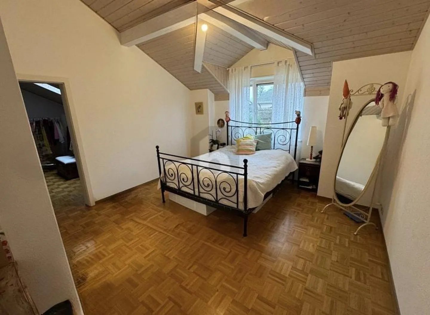 GERÄUMIG, HELL UND FAMILIENFREUNDLICH - Foto 4 von 6