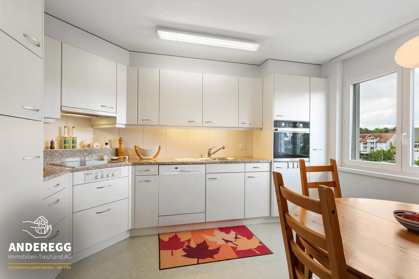 Bright 4.5-room apartment on the 2nd floor, elevator and hobby room in a central location - Photo 4 of 13