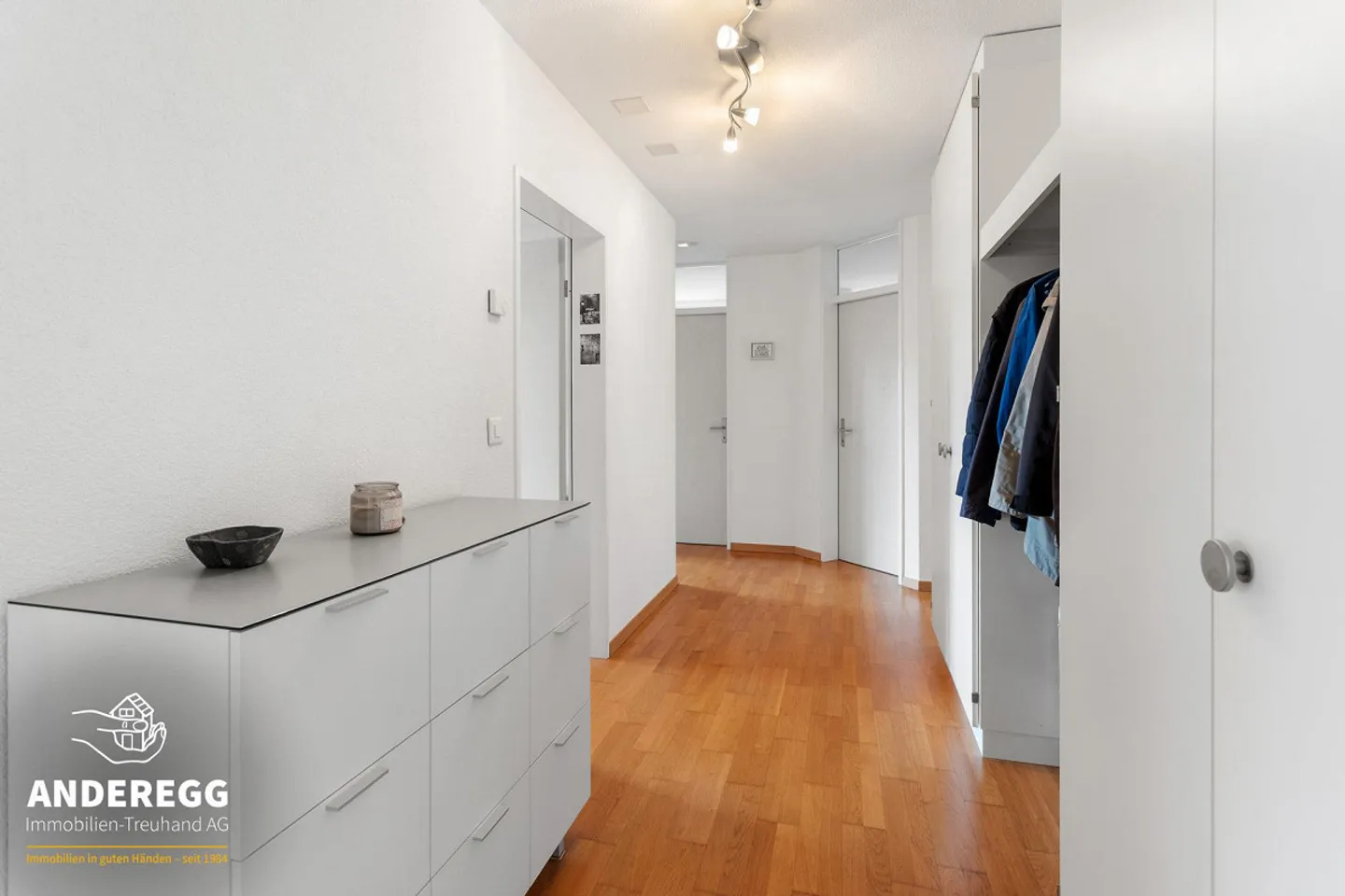 Bright 4.5-room apartment on the 2nd floor, elevator and hobby room in a central location - Photo 6 of 13