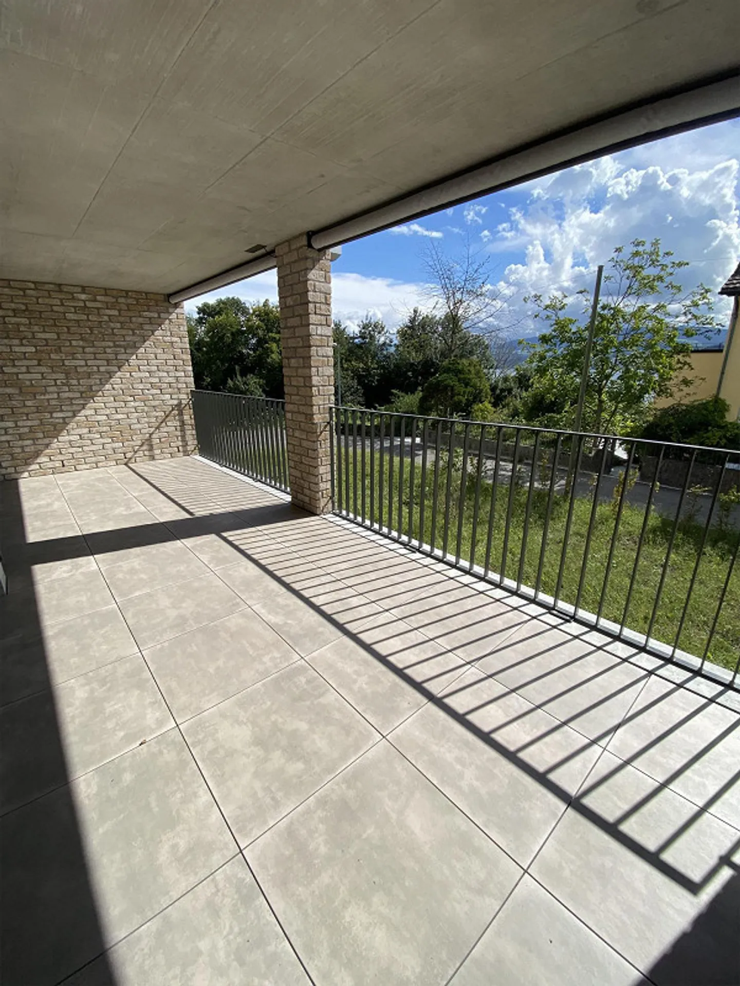 Exklusive 2.5-Zimmer-Neubauwohnung mit Seesicht und grosser Loggia - Foto 4 von 26
