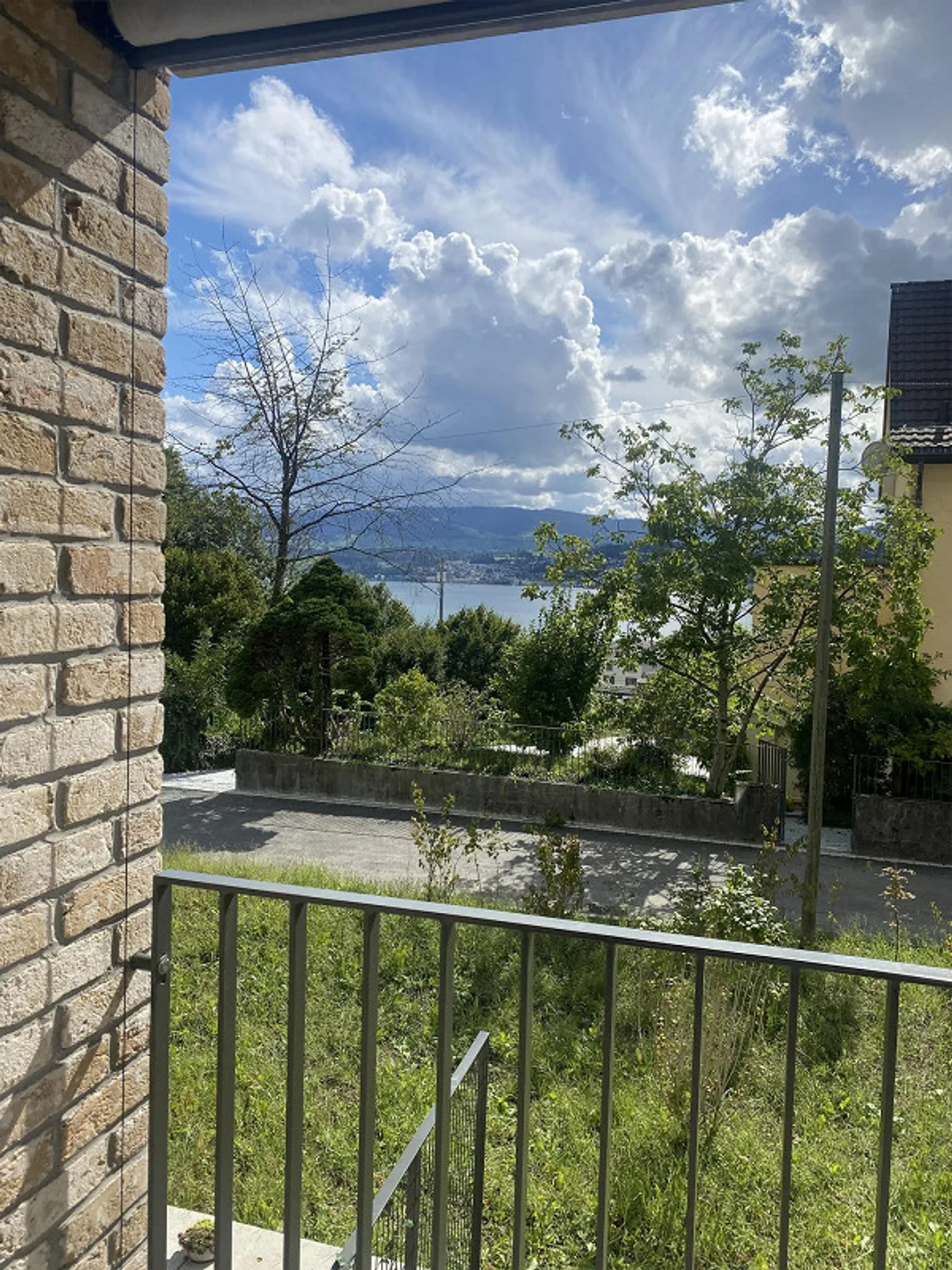Exklusive 2.5-Zimmer-Neubauwohnung mit Seesicht und grosser Loggia - Foto 3 von 26