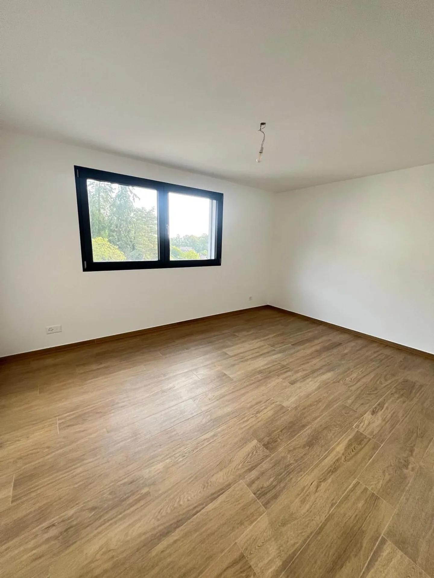 Moderne Villa mit atemberaubendem Blick in Lucens - 5,5 Zimmer - Foto 5 von 11