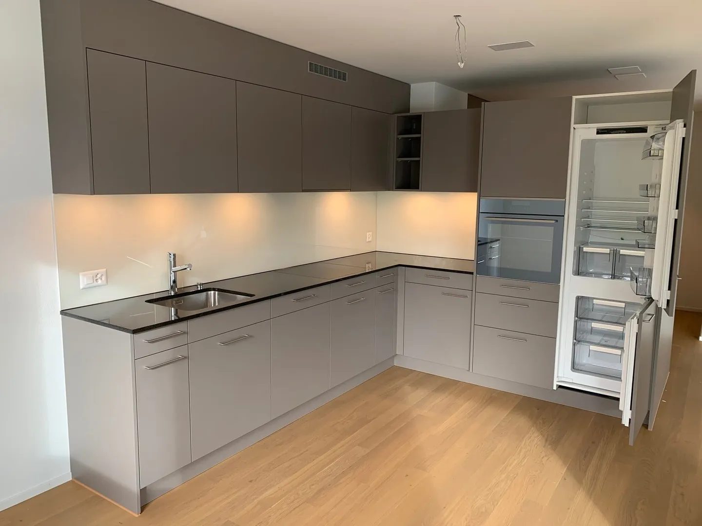 Moderne 3.5-Zimmer-Wohnung - Foto 2 von 9