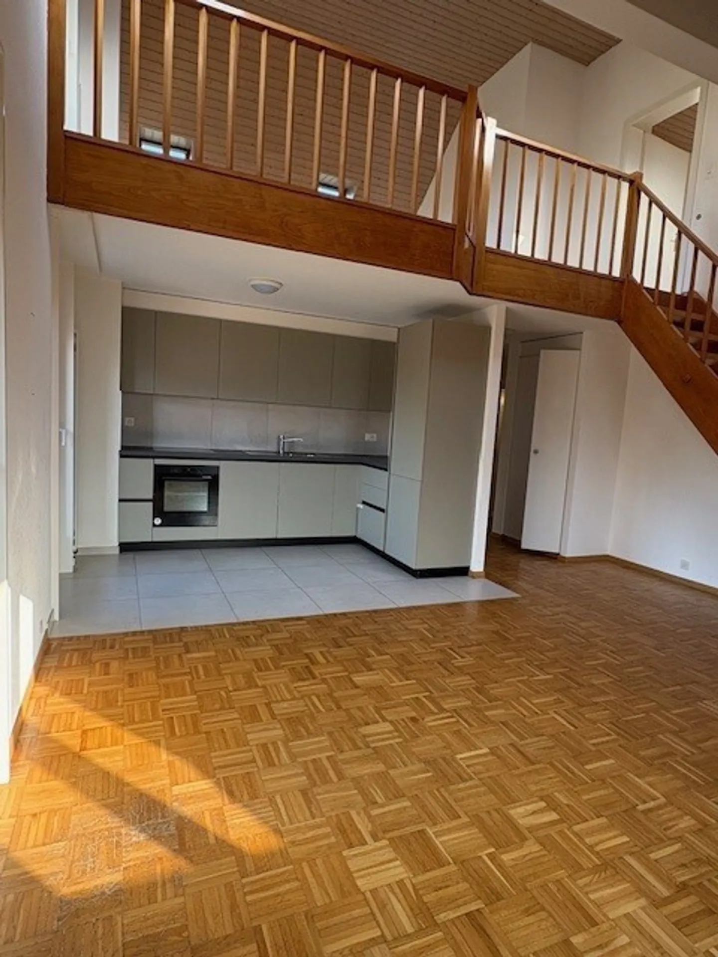 Superb 5-room duplex apartment in Tolochenaz - Photo 4 of 7