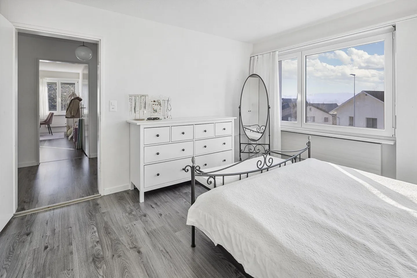 Centrally located, quiet home: Oasis with plenty of space to live - Photo 6 of 14