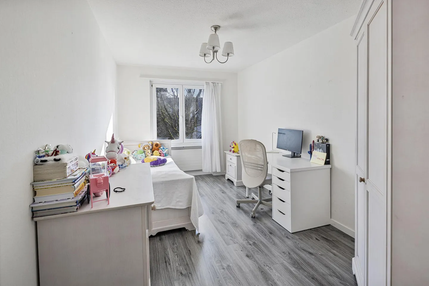 Centrally located, quiet home: Oasis with plenty of space to live - Photo 8 of 14