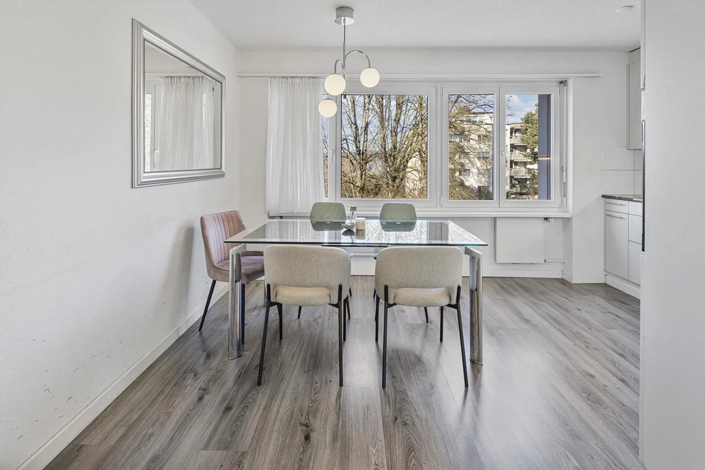 Centrally located, quiet home: Oasis with plenty of space to live - Photo 3 of 14