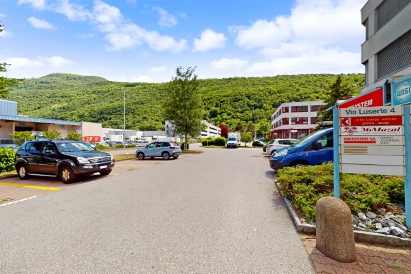 Entrepôt de 69 m2 – Espace pratique et immédiatement disponible à Quartino - Photo 1 sur 1