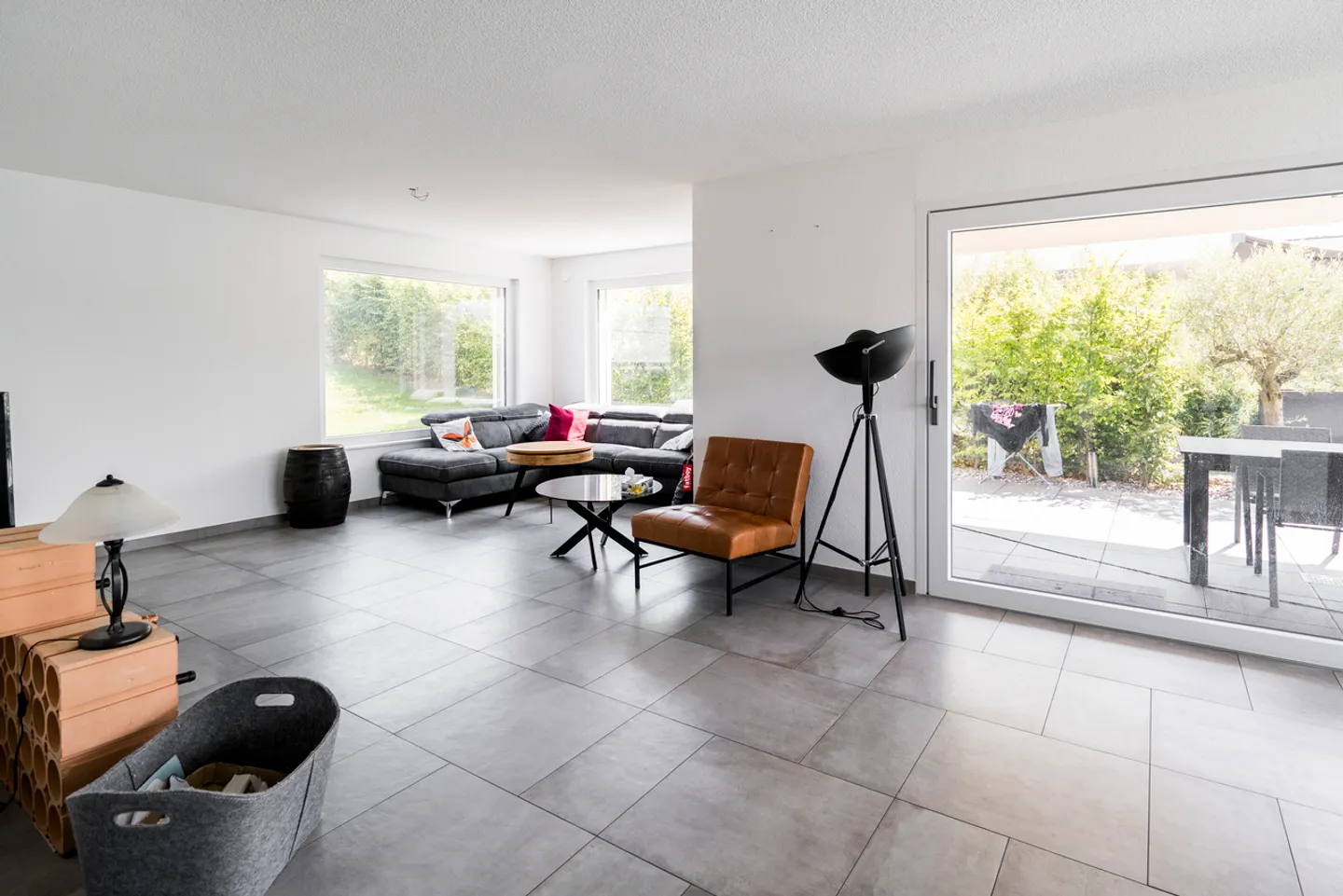 Vue panoramique pour cette villa de 6,5 pièces - Photo 3 sur 15