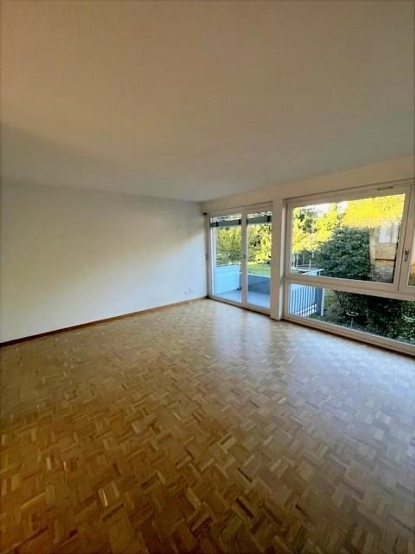 Appartamento ristrutturato di 3,5 locali in un tranquillo quartiere residenziale - Foto 3 di 7