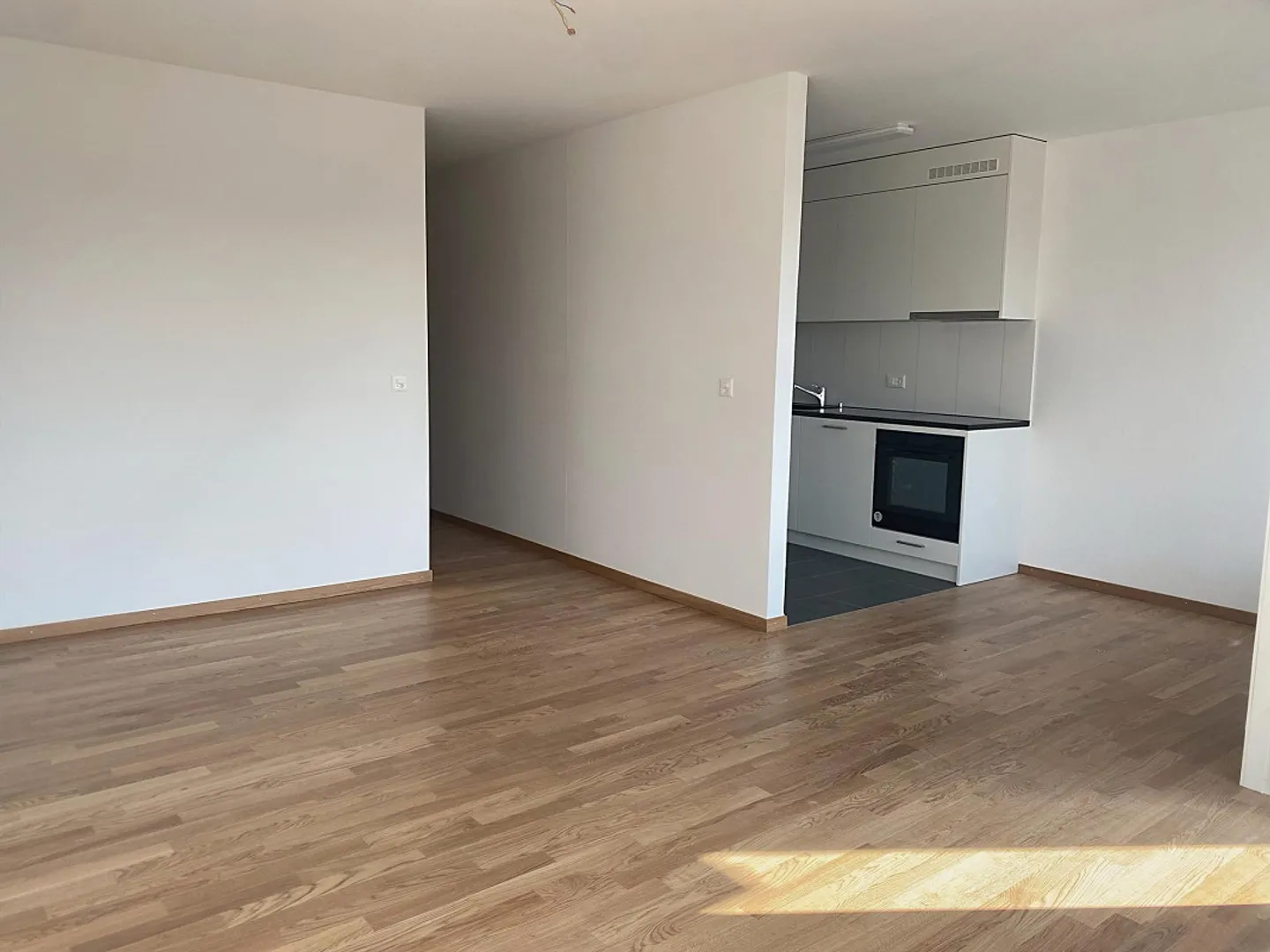 Modern, bright 3.5 room apartment with balcony - Photo 4 of 10