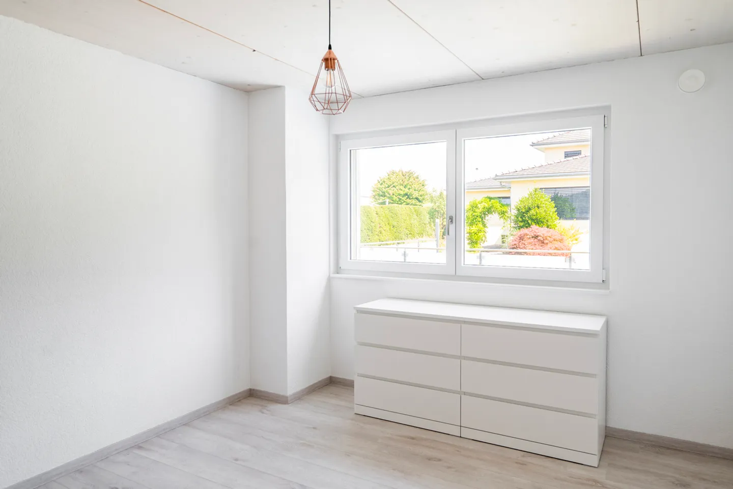 Vue panoramique pour cette villa de 6,5 pièces - Photo 8 sur 15