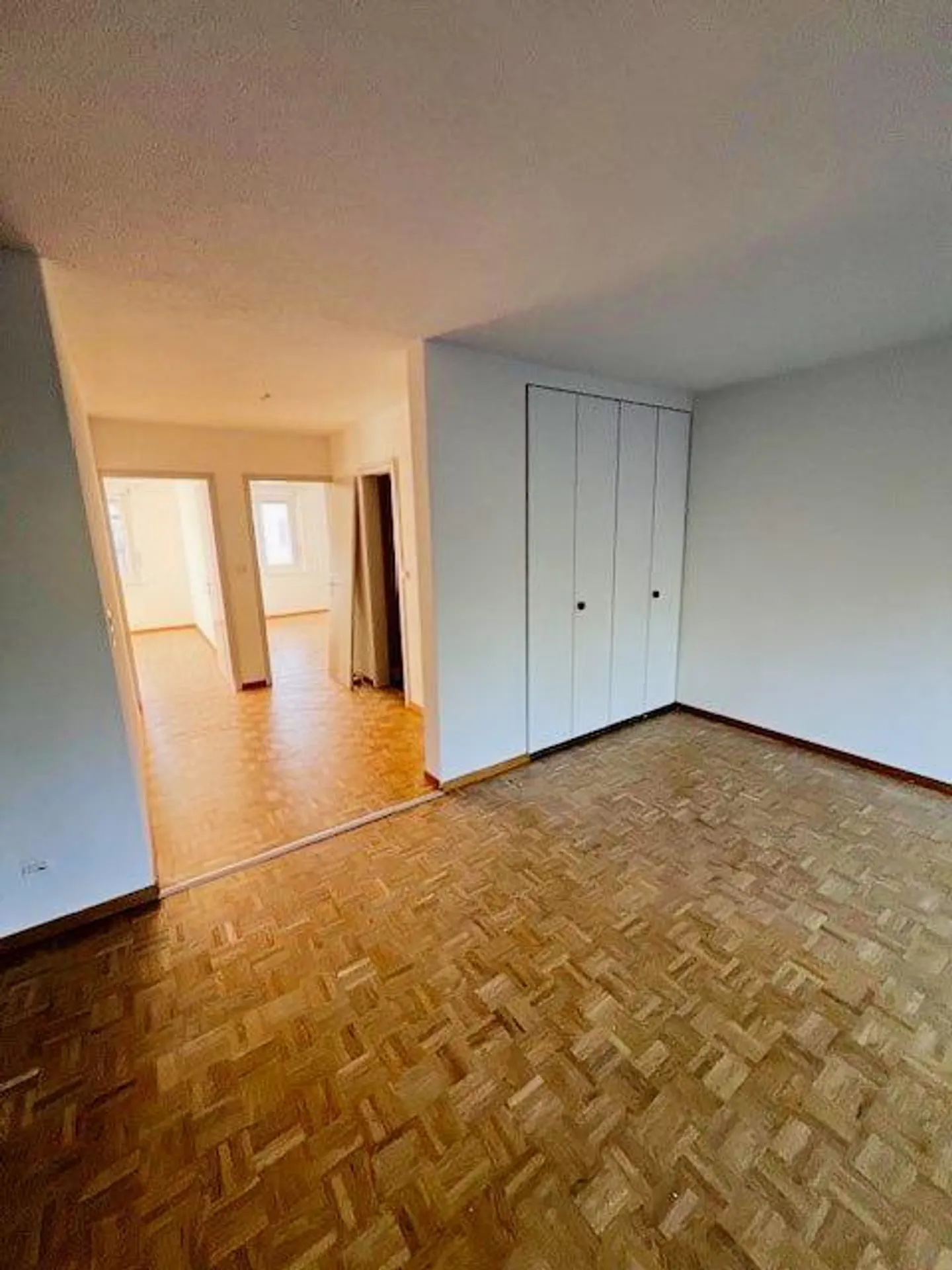 Appartamento ristrutturato di 3,5 locali in un tranquillo quartiere residenziale - Foto 4 di 7