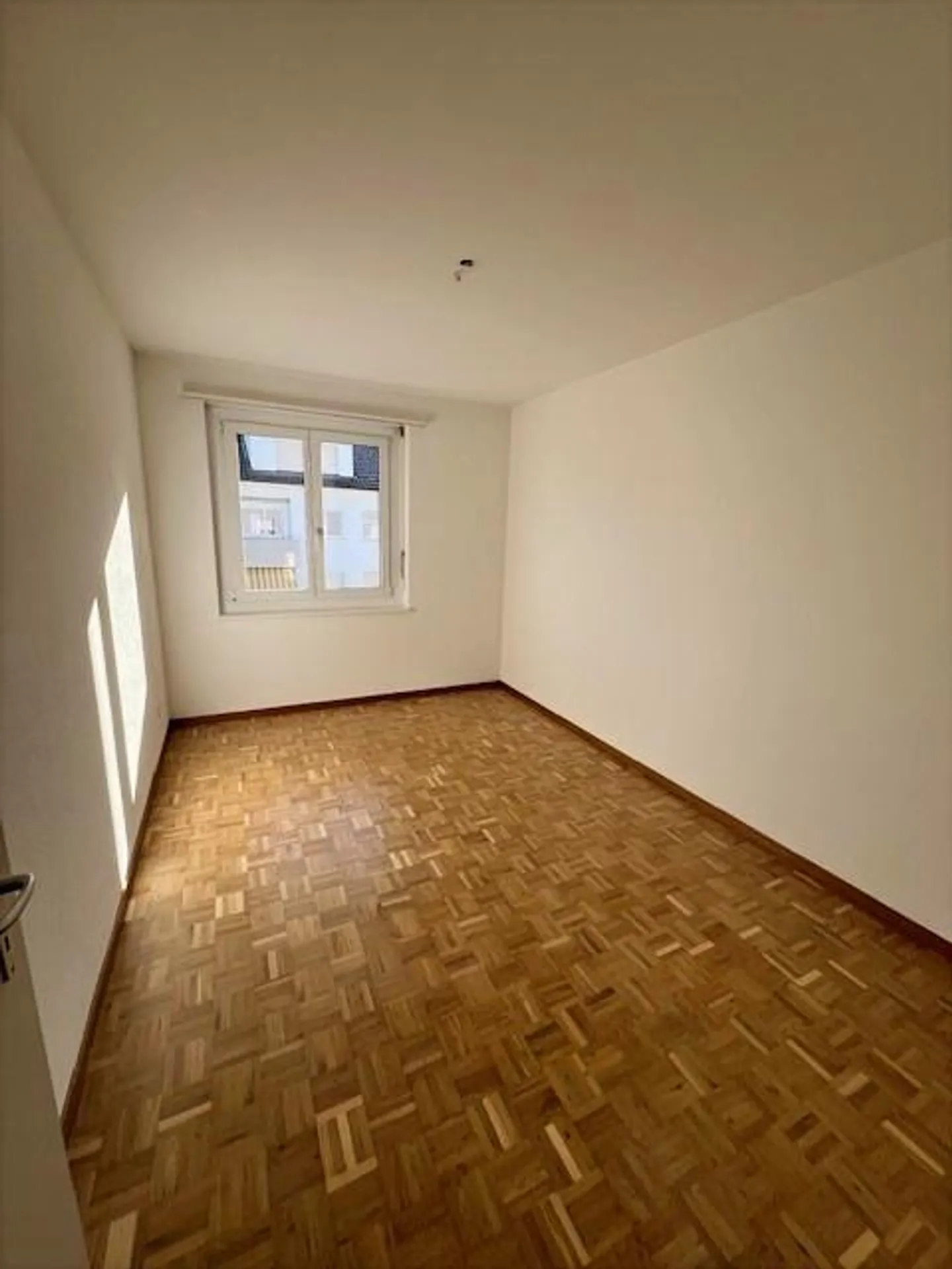 Appartamento ristrutturato di 3,5 locali in un tranquillo quartiere residenziale - Foto 6 di 7