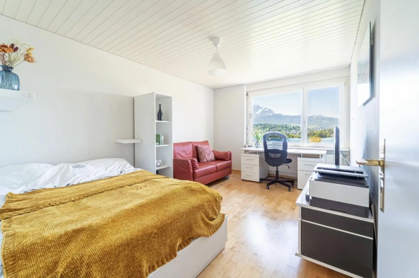 Loge above Lake Lucerne, elegant row house jewel in Lucerne - Photo 8 of 12