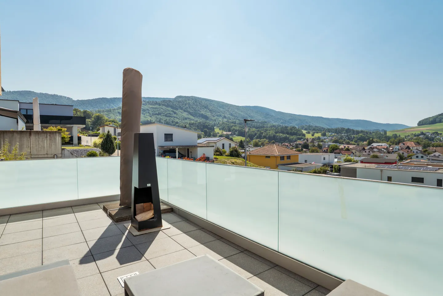 Vue panoramique pour cette villa de 6,5 pièces - Photo 14 sur 15