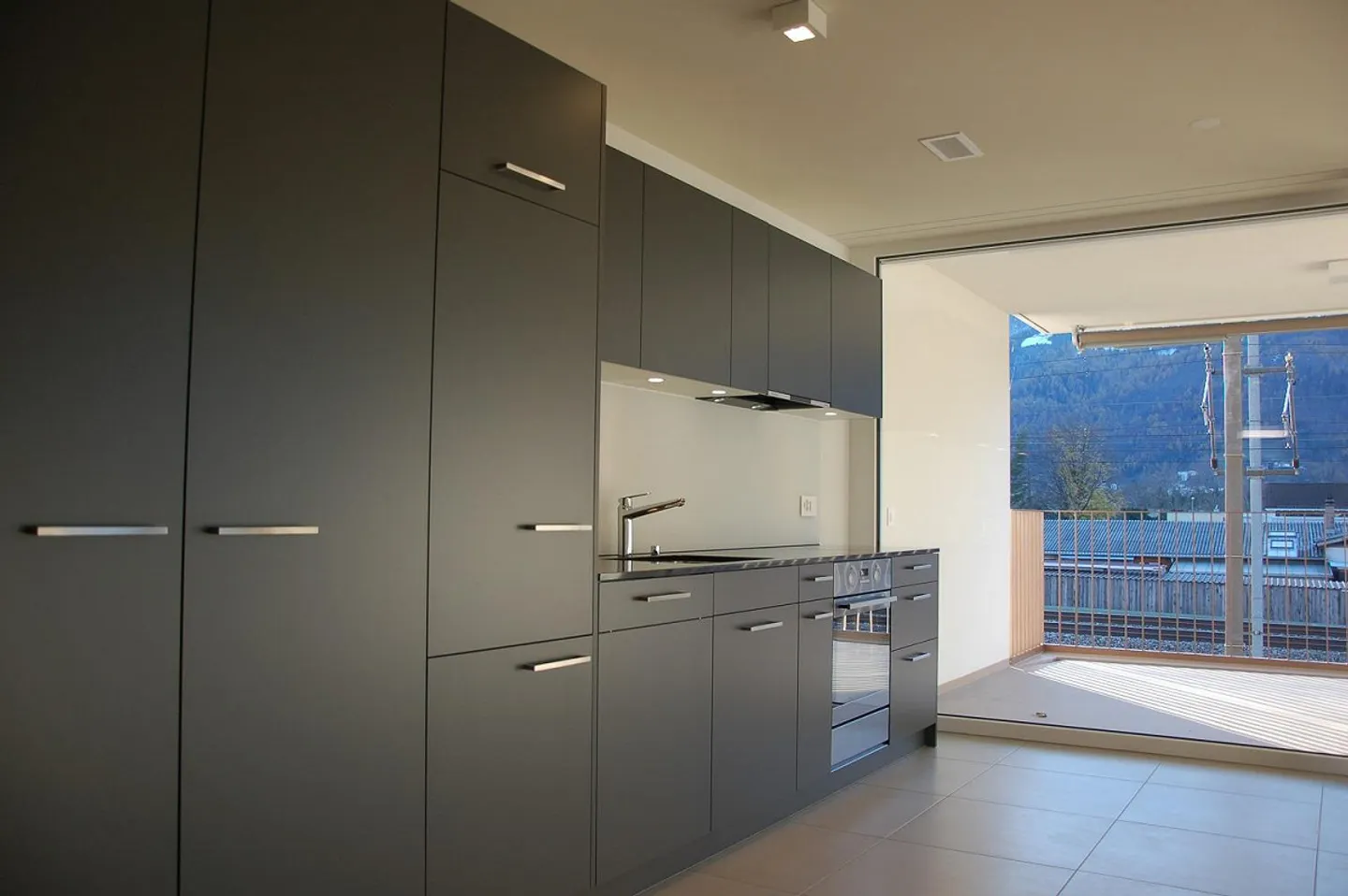 Appartamento moderno di 2,5 stanze in una zona residenziale tranquilla - Foto 3 di 9