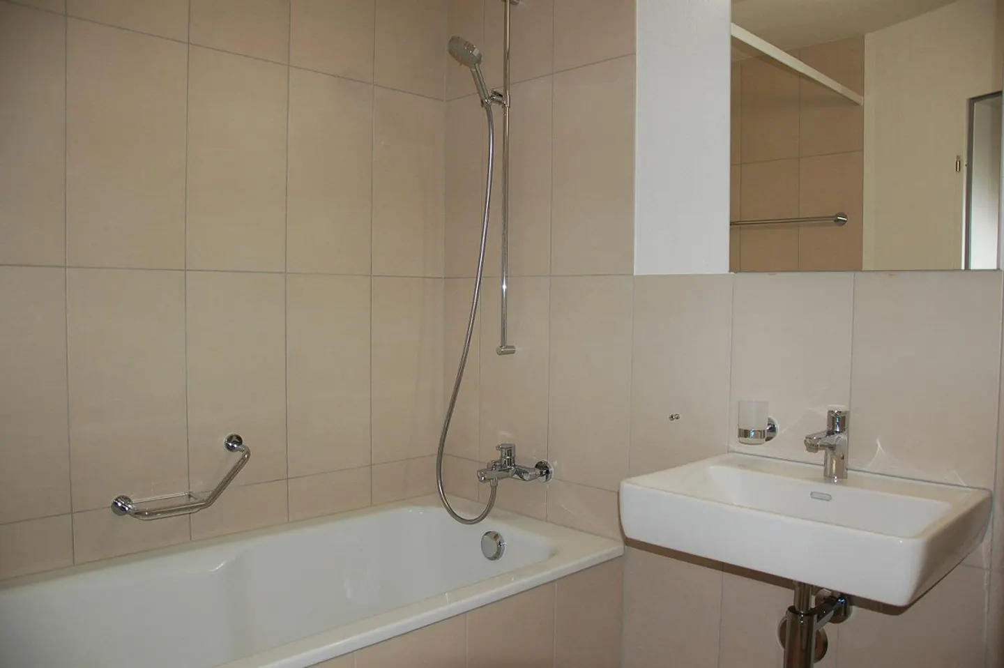 Appartamento moderno di 2,5 stanze in una zona residenziale tranquilla - Foto 7 di 9