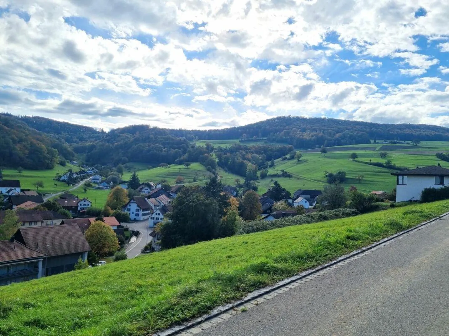 5.492 m² Terreno edificabile Zona residenziale W2 Häuptli (W2H) in posizione soleggiata - Foto 4 di 7