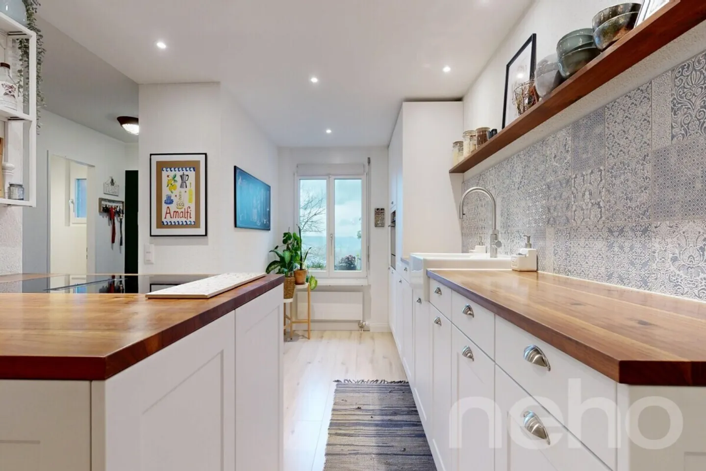 Renovated Corner Townhouse with Beautiful Garden - Photo 4 of 12