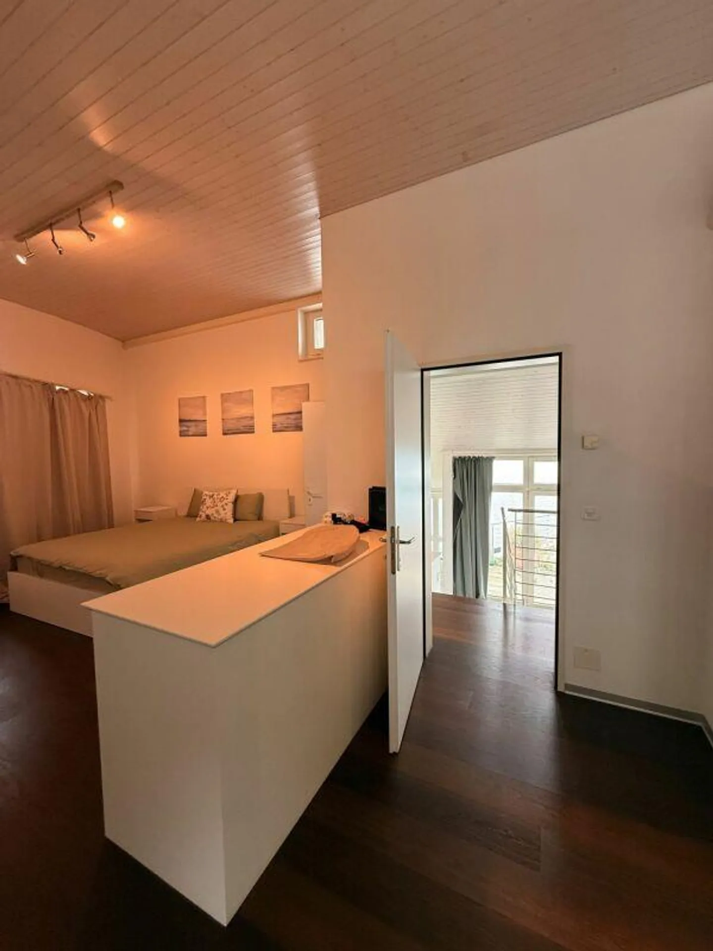 Casa a schiera angolare in una posizione privilegiata sulla pendice ovest con vista sul lago di Zugo - Foto 8 di 11