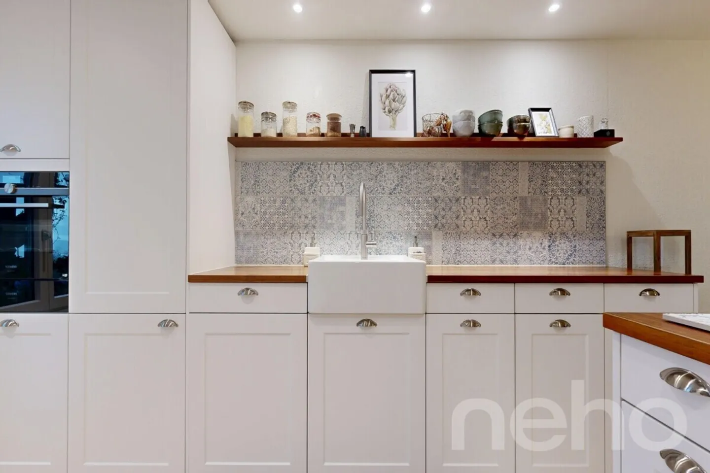 Renovated Corner Townhouse with Beautiful Garden - Photo 5 of 12