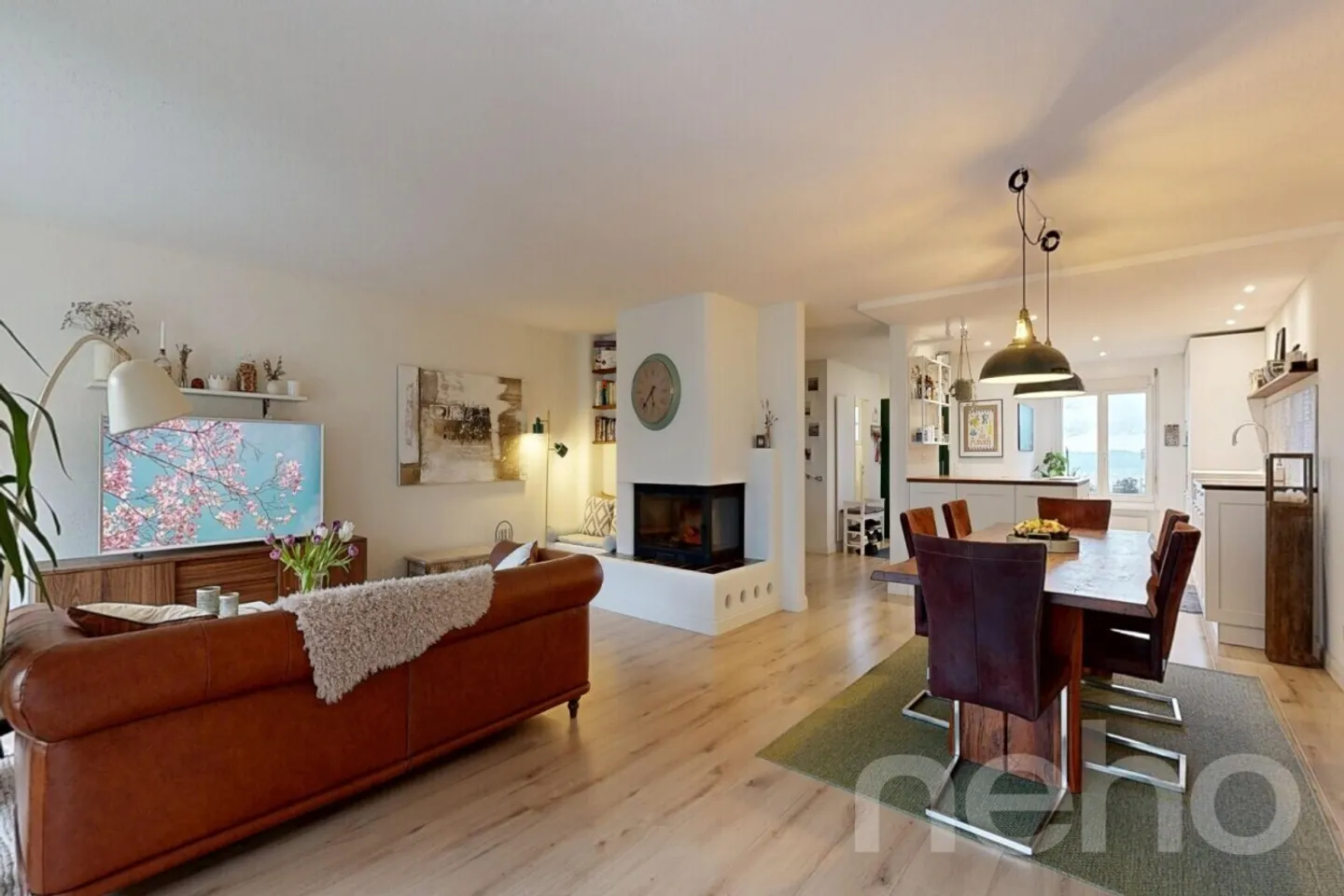 Renovated Corner Townhouse with Beautiful Garden - Photo 7 of 12