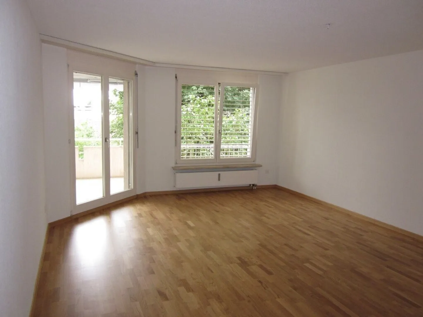 Modern & spacious 4.5 room apartment with garden seating area - Photo 2 of 6