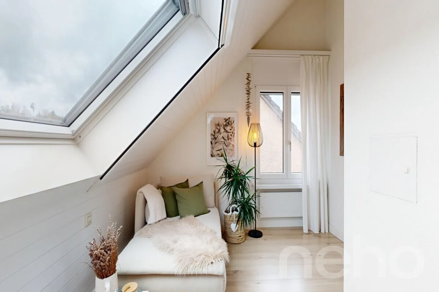 Renovated Corner Townhouse with Beautiful Garden - Photo 9 of 12