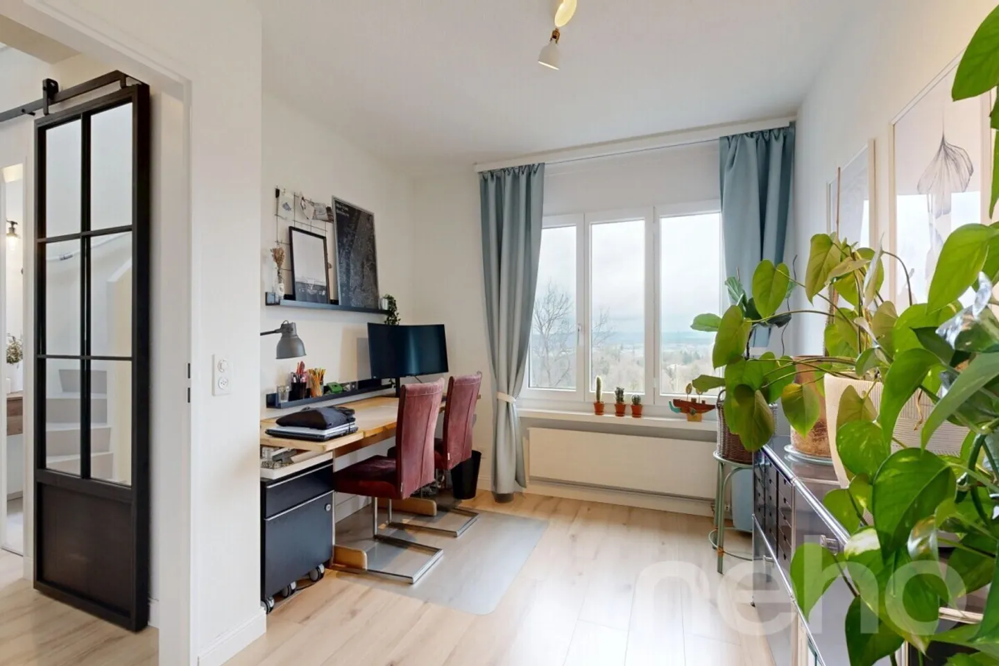 Renovated Corner Townhouse with Beautiful Garden - Photo 10 of 12