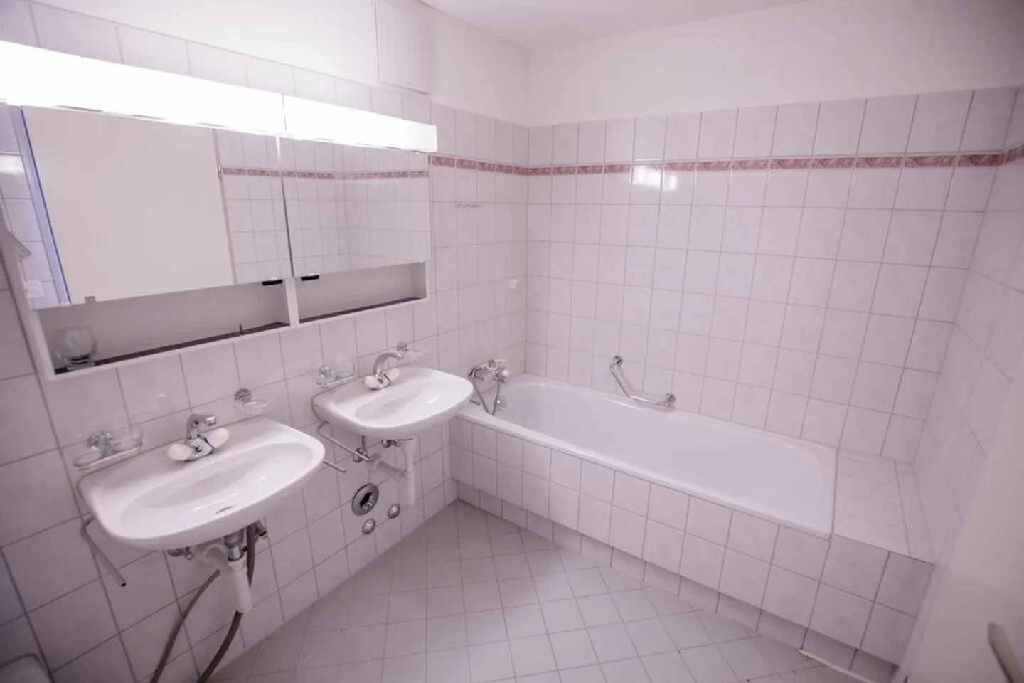 Modern & spacious 4.5 room apartment with garden seating area - Photo 5 of 6