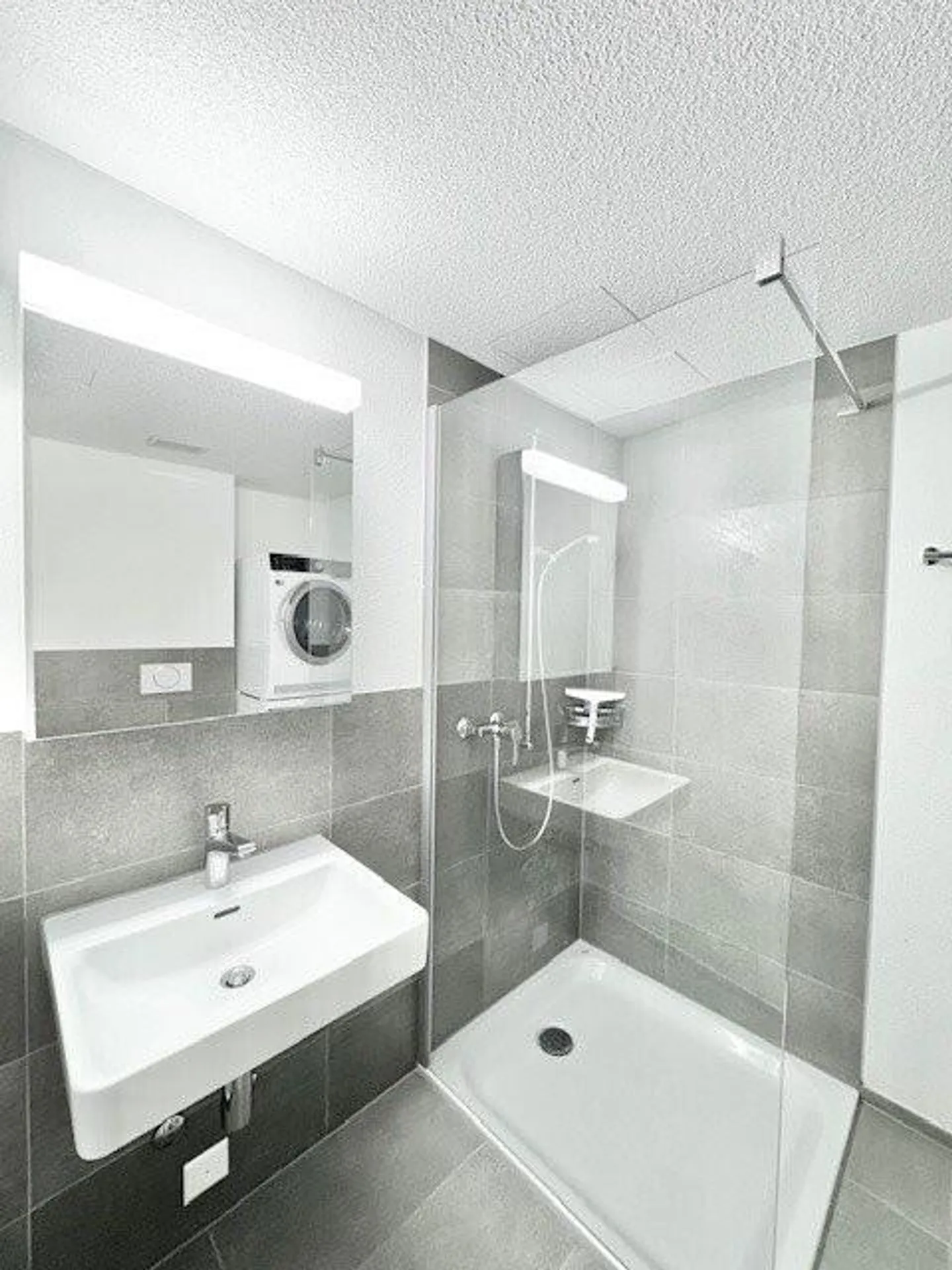 Your new home: Modern apartment in a quiet yet central location - Photo 4 of 8