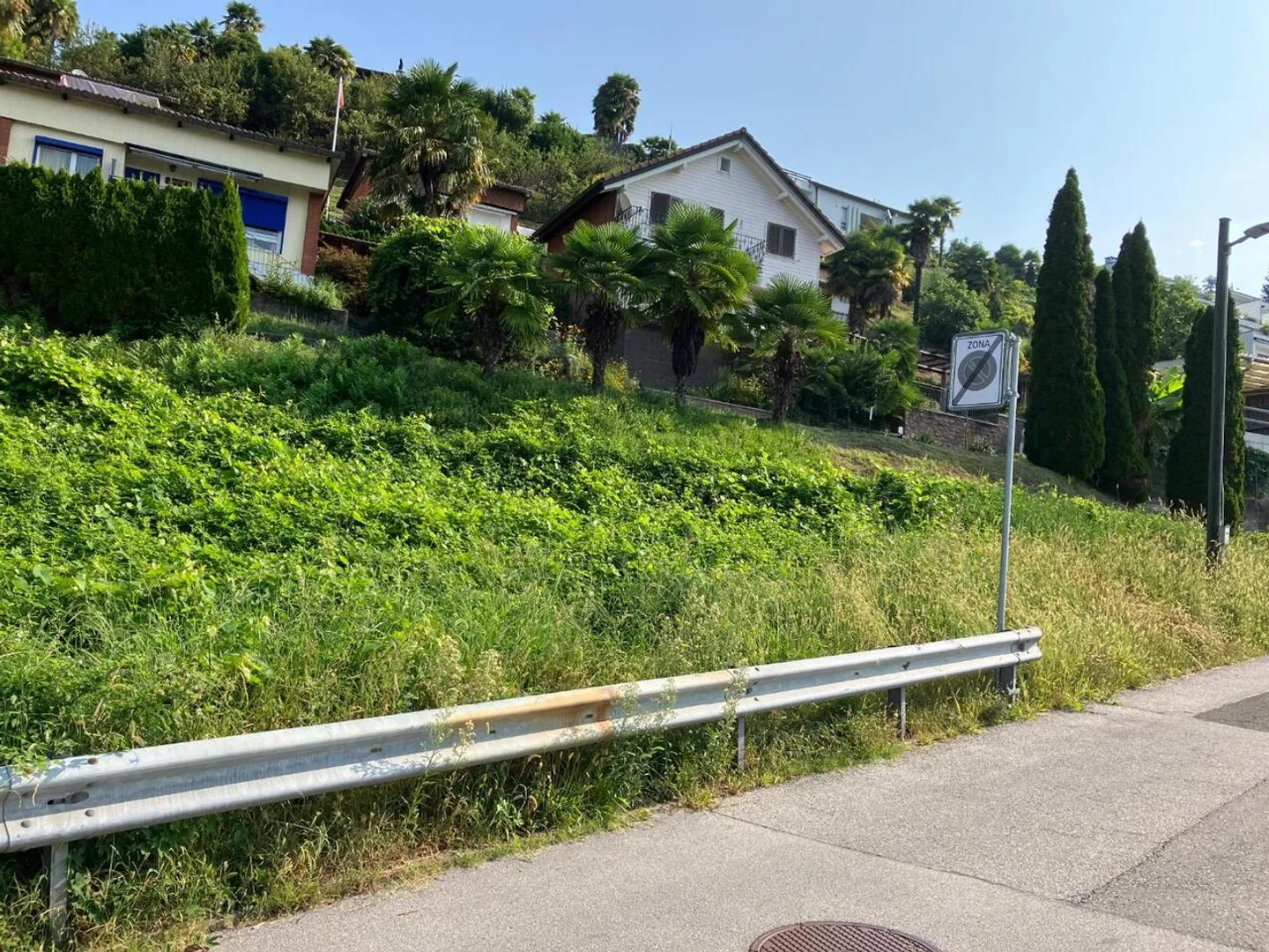 Sonniges Baugrundstück in Monteggio - Foto 1 von 8