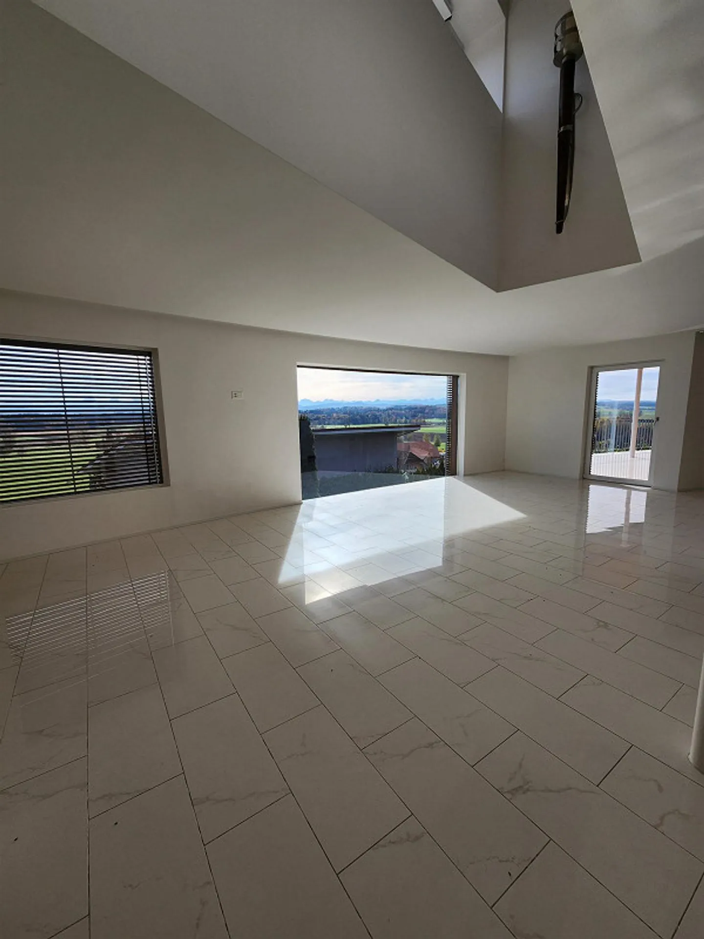 Aussergewöhnliche 3.5 Zimmer Duplex-Attika-Wohnung / 183m2 - Foto 3 von 24