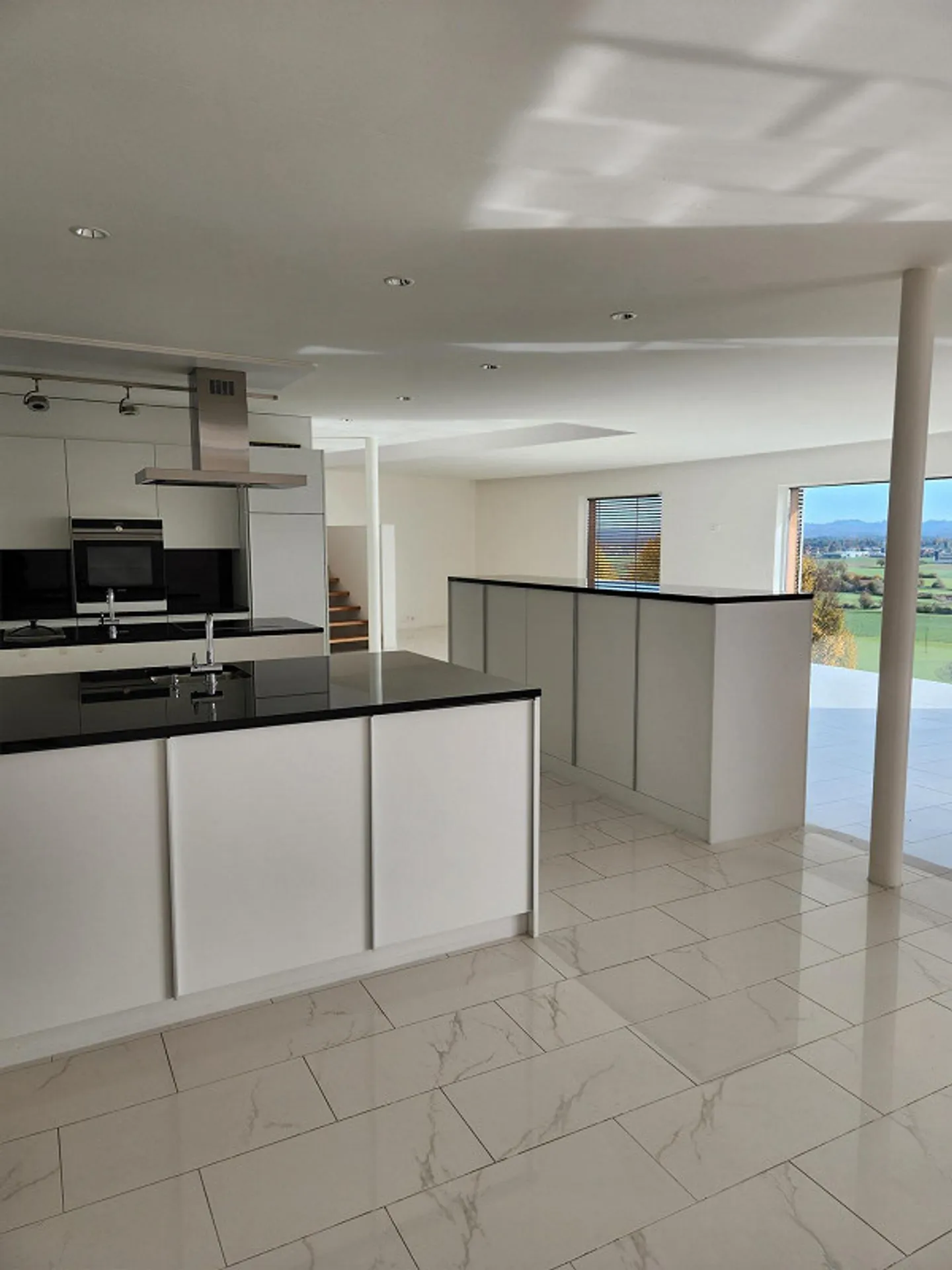 Aussergewöhnliche 3.5 Zimmer Duplex-Attika-Wohnung / 183m2 - Foto 9 von 24